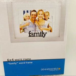 NWT Picture Frame Wooden Family 6” x 4”